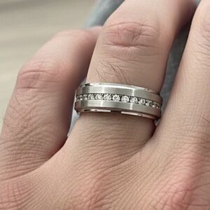 New Titanium & CZ-Accented Band Size. 9✨